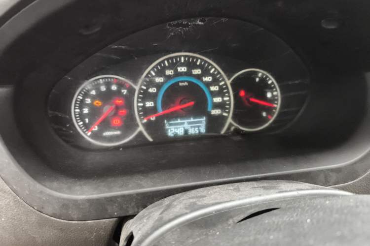 Used Wuling Rongguang V 2016 1.5L Standard Version Odometer Close Up