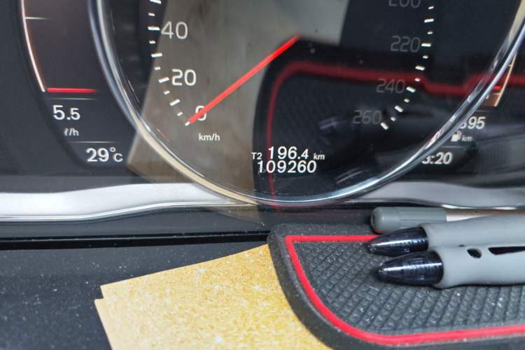 Used Volvo V60 2017 Cross Country T5 AWD China V Standard Odometer Close Up