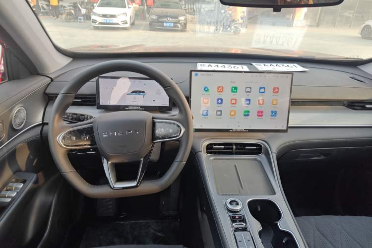 Used Chery Tiggo 8 PLUS C-DM 2025 1.5T 116 km Luxury Version 5 Seats
