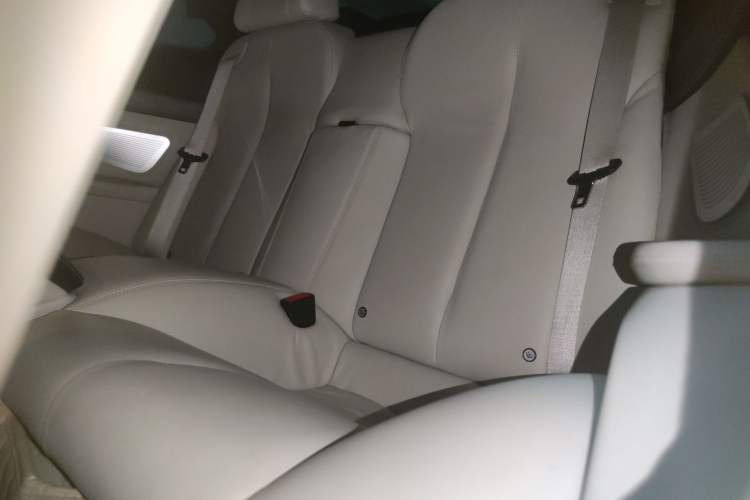 Used BMW 6 Series 2012 640i two-door coupe Left Rear Seat