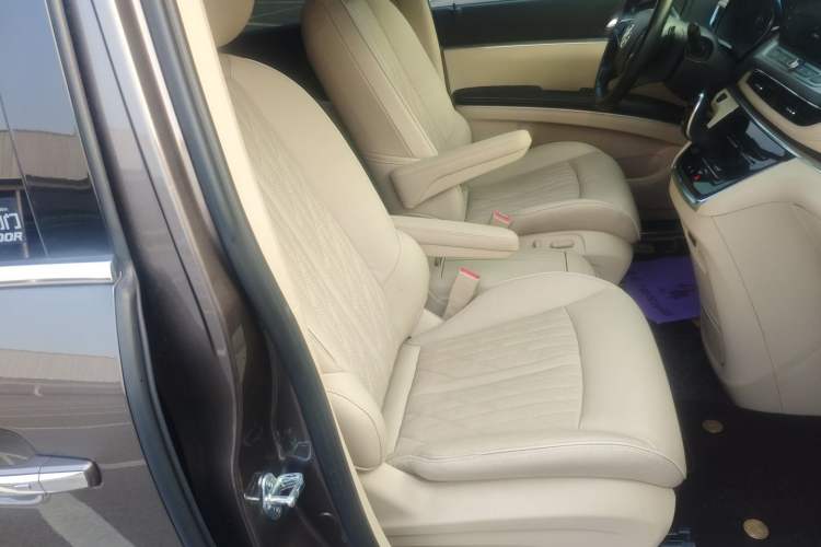 Used Buick GL8 2023 Land Business Class Smart Deluxe Model
