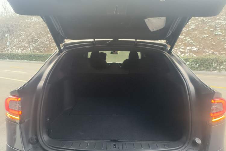 Used Tesla Model X 2019 Long-Range Version Trunk