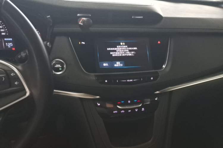 Used Cadillac XT5 2017 Anniversary Edition 25T Luxury Model
