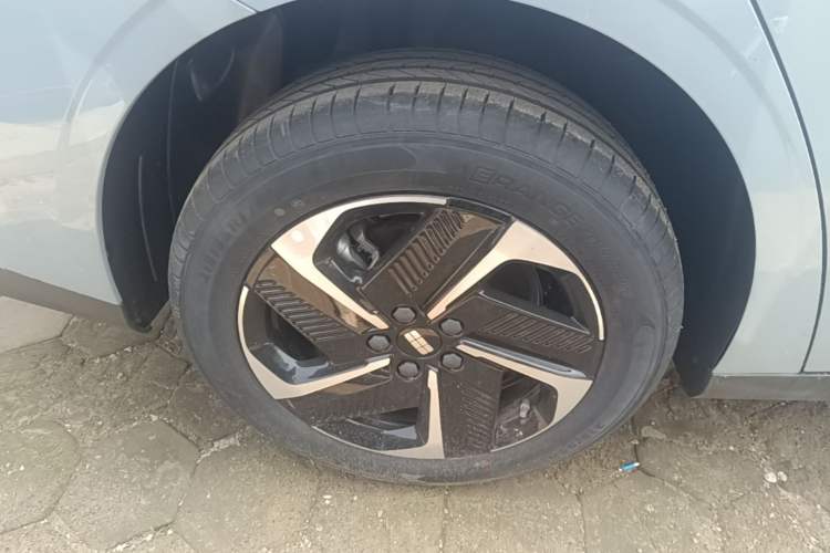 Used Geely Galaxy L6 2025 EM-i 140km Explorer+ Edition
