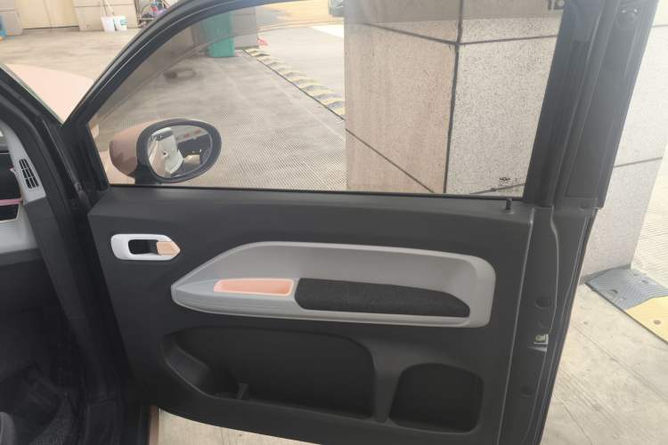 Used Chery New Energy QQ Ice Cream 2022 170km Sundae Phosphate Lithium-Ion