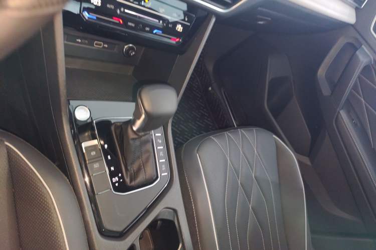 Used Volkswagen Tiguan L 2022 330TSI Automatic Two-Wheel Drive R-Line Enhanced Edition