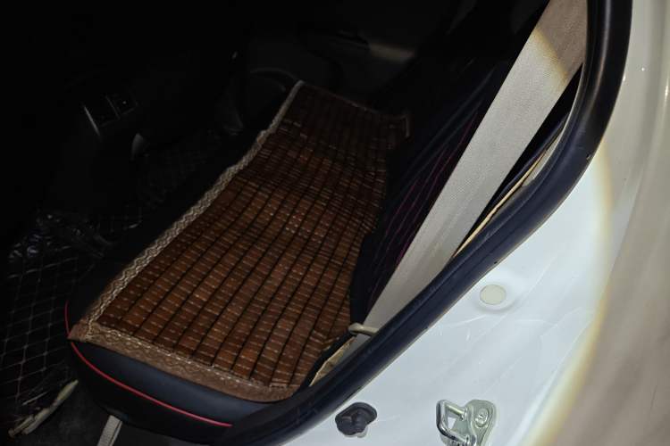 Used Honda CR-V 2012 2.0L two-wheel drive urban version
