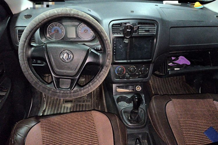 Used Dongfeng Fengon 330 2018 1.5L Manual Practical II DK15 Center Console