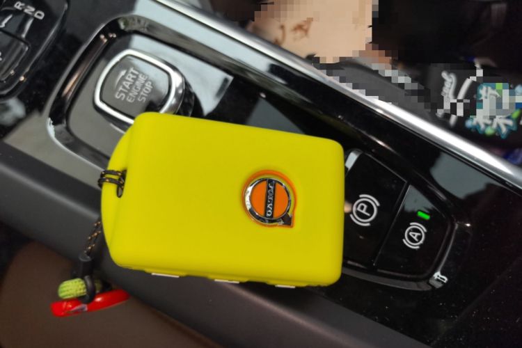 Used Volvo XC60 2024 B5 4x4 Smart Luxury Edition Vehicle Key