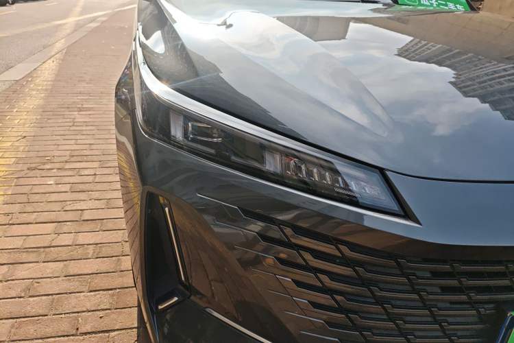 Used CHANGAN Eado DD 2023 Blue Whale NE 1.5T GDI DCT Flagship Model Right Front Headlight