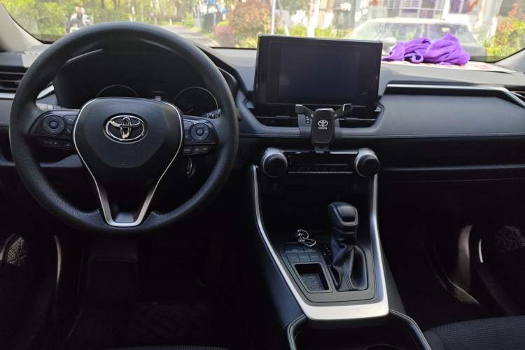 Used Toyota RAV4 2022 2.0L CVT Two-Wheel Drive Urban Edition Center Console