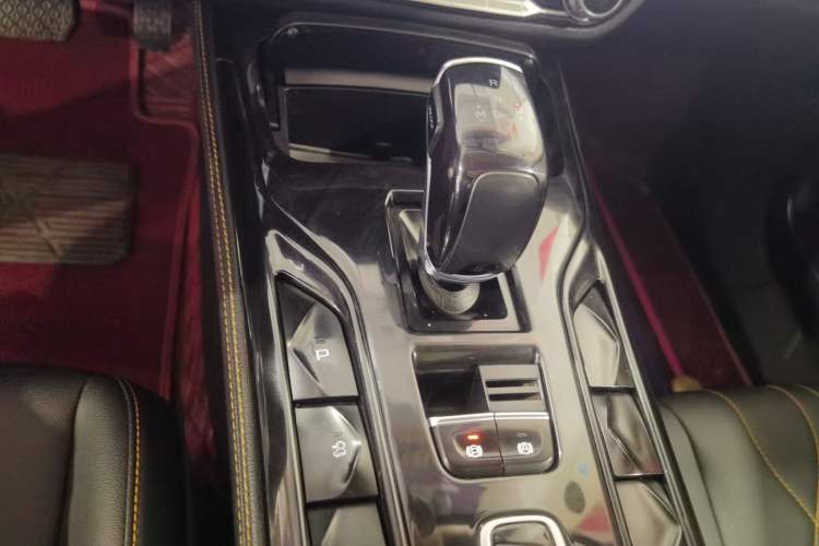 Used Bestune T77 2021 PRO 280 TID Automatic Elite Model Gear Lever