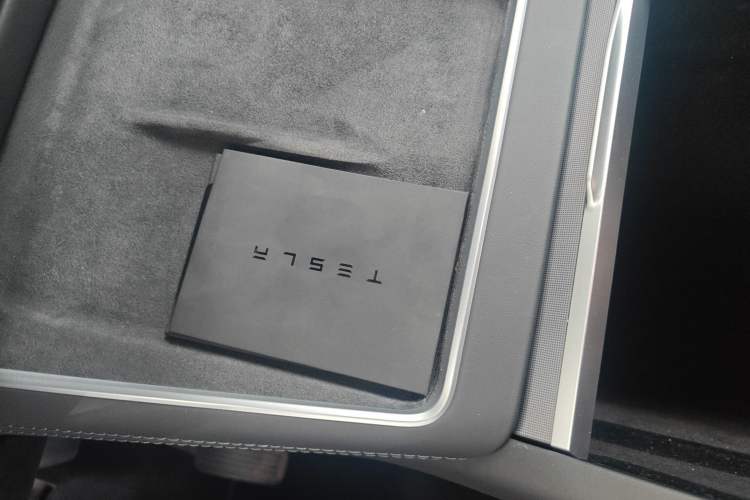 Used Tesla Model Y 2025 Rear-Wheel Drive First Edition Interior 1