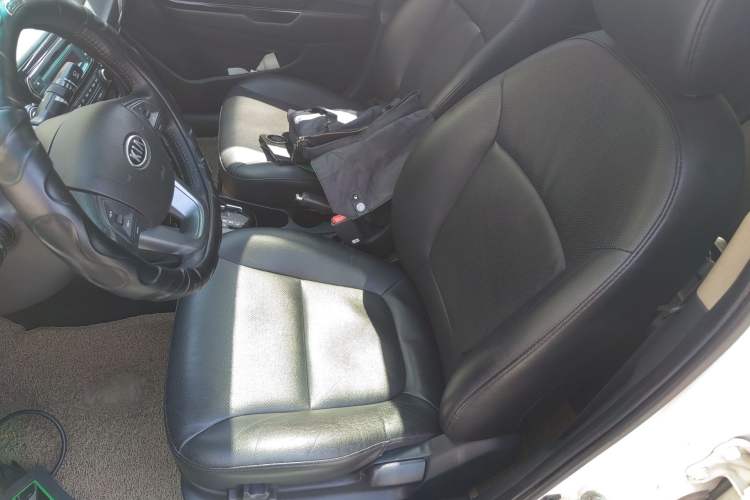 Used Kia K2 2011 Sedan 1.6L Automatic Transmission Premium Left Front Seat