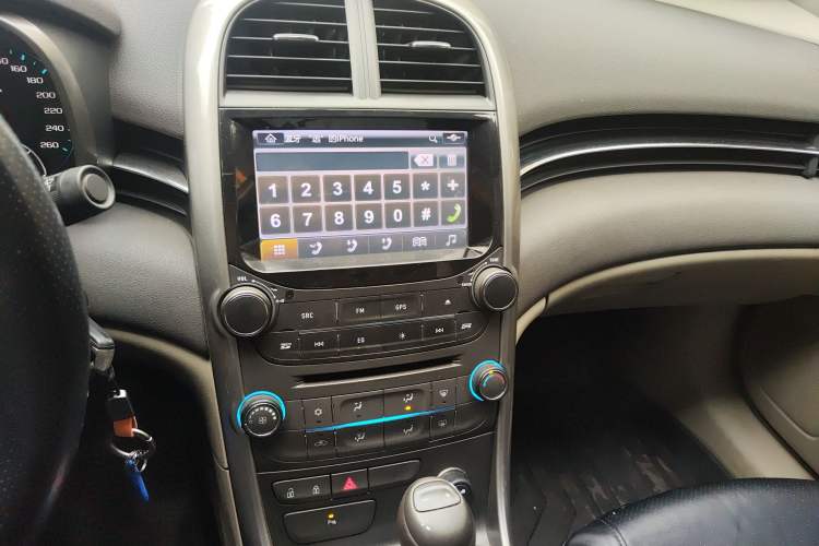 Used Chevrolet Malibu 2014 2.0L Automatic Comfort Edition Audio And AC Panel