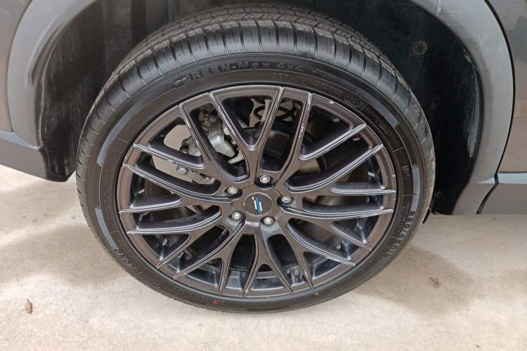 Used CHANGAN OSHAN X5 2021 1.5T DCT Flagship Edition Right Rear Wheel Hub