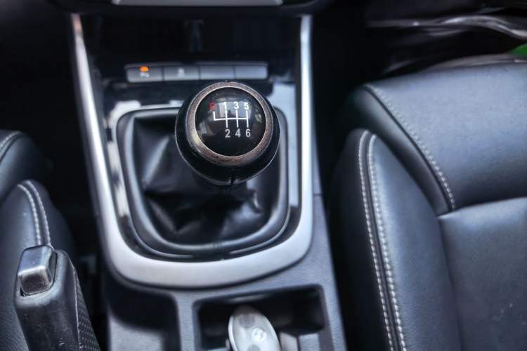 Used BYD Song MAX 2017 1.5T Manual Smart Connect Luxury 7-Seater Gear Lever