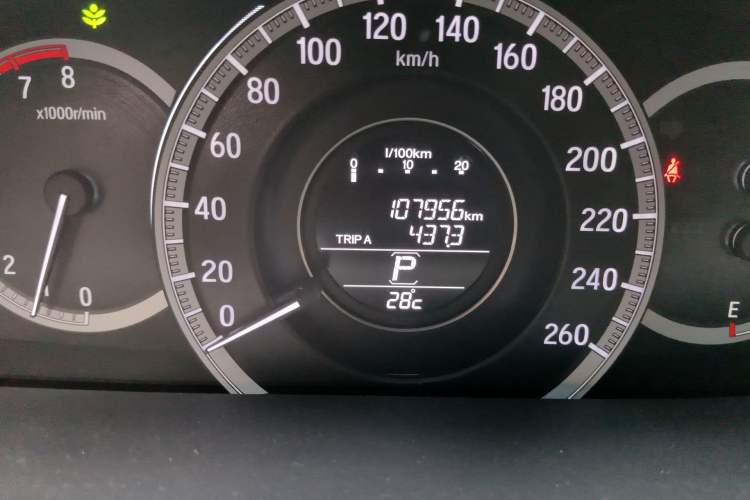 Used Honda Accord 2016 2.0L Comfort Edition Odometer Close Up