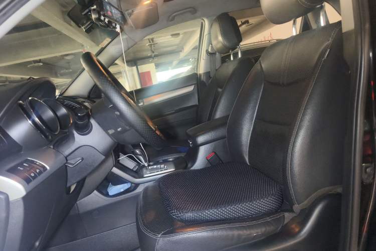 Used Kia Sorento 2012 2.4L Gasoline Luxury Edition Left Front Seat