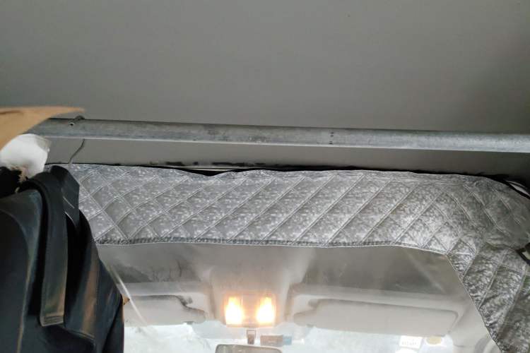 Used SAIC MAXUS Xintu V80 2016 2.5T AMT Aoyuntong National V Short Wheelbase Low-Roof 6-Seater