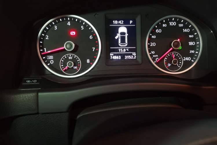 Used Volkswagen Tiguan 2016 280TSI Automatic Two-Wheel-Drive Silk Road Style Edition Odometer Close Up