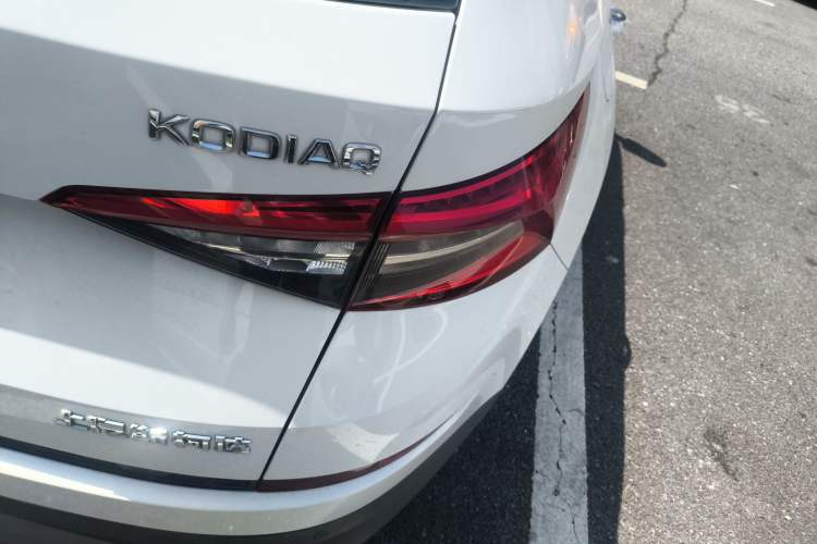 Used Skoda Kodiaq 2018 Facelifted TSI330 5-Seater Two-Wheel-Drive Luxury Enjoyment Edition Exterior 3