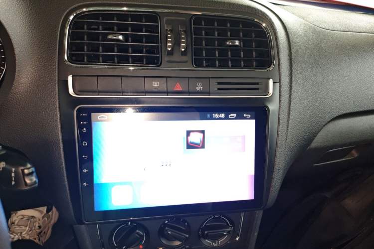 Used Volkswagen Polo 2014 1.6L Automatic Comfort Edition Audio And AC Panel