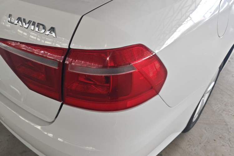 Used Volkswagen Lavida 2013 Revised Classic 1.6L Manual Fashion Edition Right Rear Taillight
