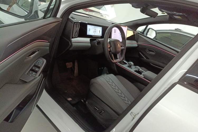 Used BYD Song L DM-i 2025 Intelligent Driving Version 160 km Beyond-Range Type Driver Seat