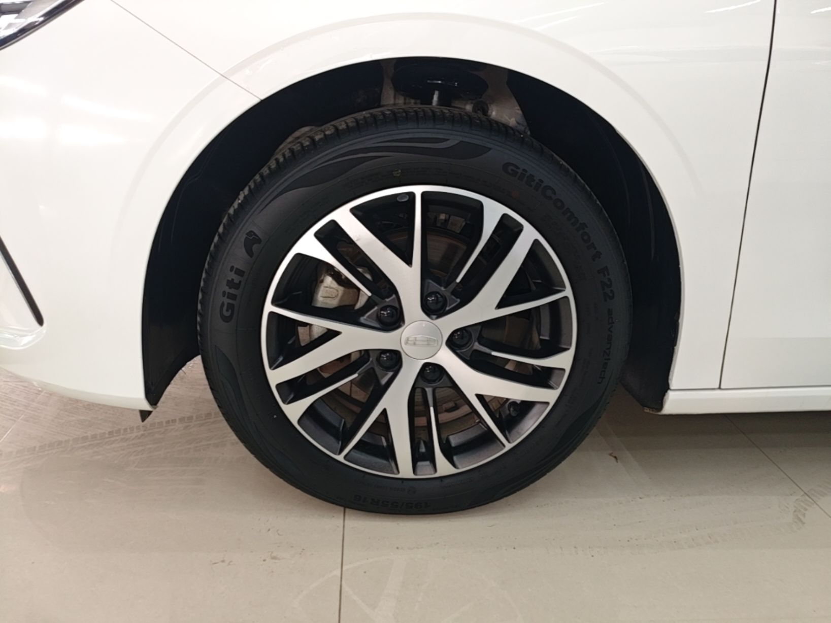 Geely Auto Emgrand 2022 4th Generation 1.5L Manual Luxury Model — снимка 10