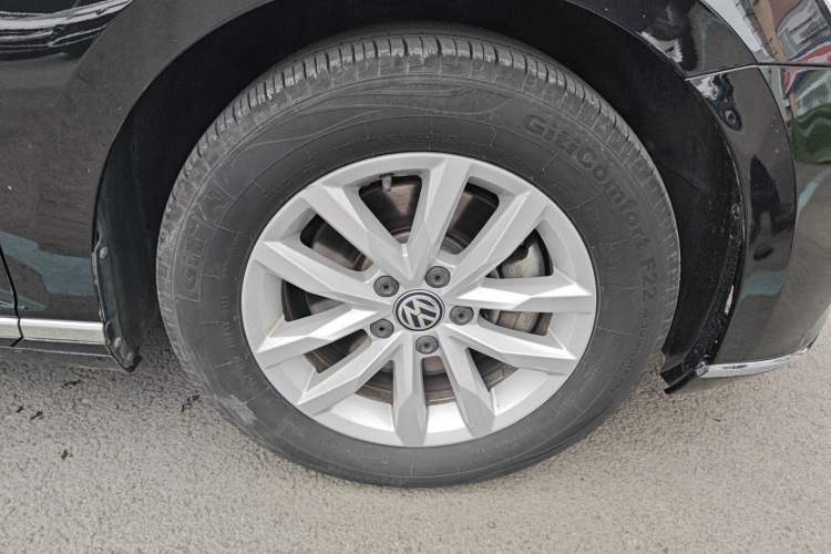 Used Volkswagen Magotan 2020 280TSI DSG Comfort Edition Right Front Wheel Hub