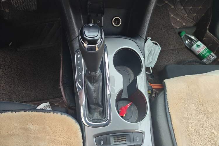 Used Chevrolet Cruze 2017 1.5L Automatic Pioneer Sunroof Edition Gear Lever