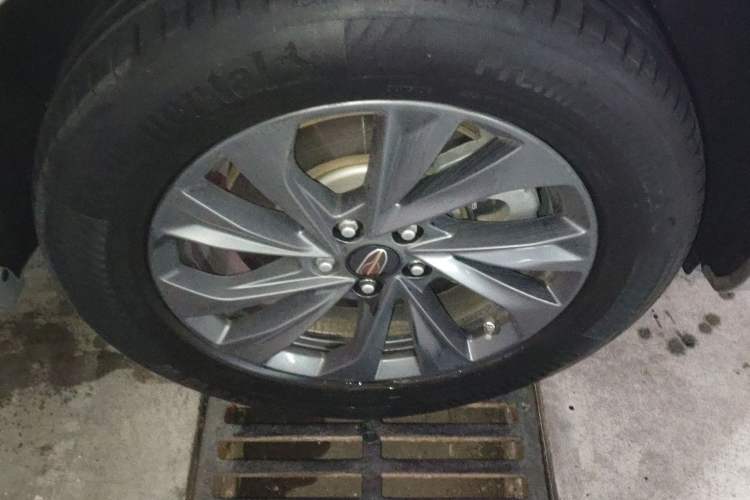 Used Hongqi HS5 2023 2.0T Qixiang Pro Edition Right Front Wheel Hub