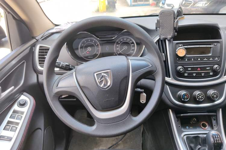 Used Baojun 560 2015 1.8L manual Comfort trim level
