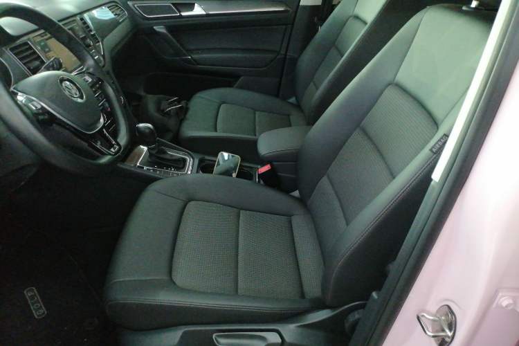 Used Volkswagen Golf Sportsvan 2018 230TSI Automatic Trend Edition
