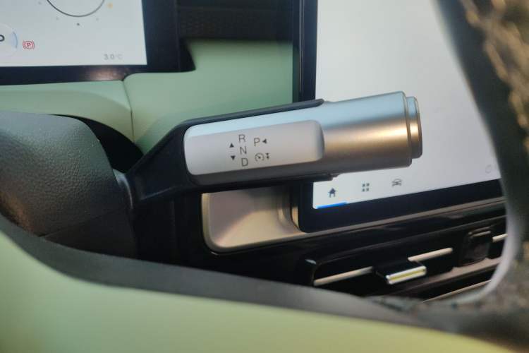 Used AION Y 2022 Plus 70 Smart Edition Gear Lever