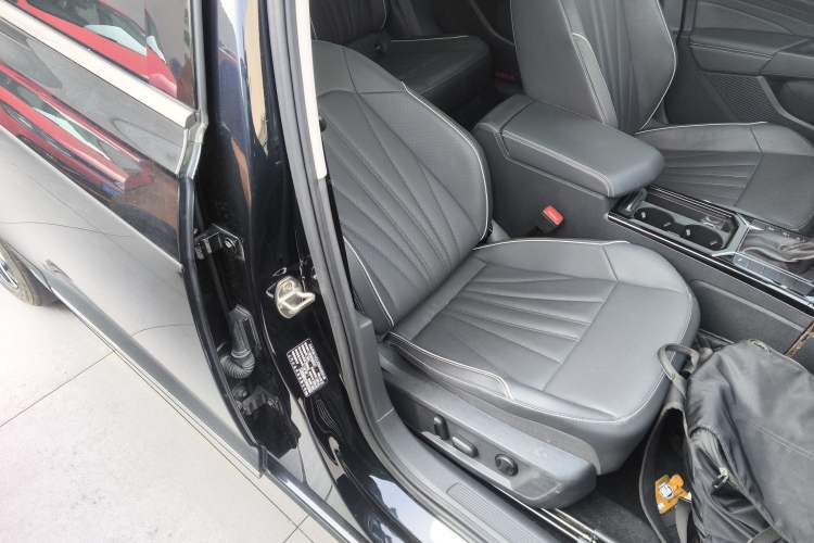 Used Volkswagen Passat 2024 330TSI Elite Edition Right Front Seat