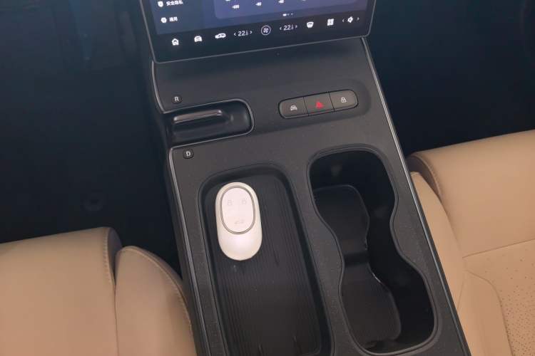 Used Nio ET5T 2024 75kWh Touring Gear Lever