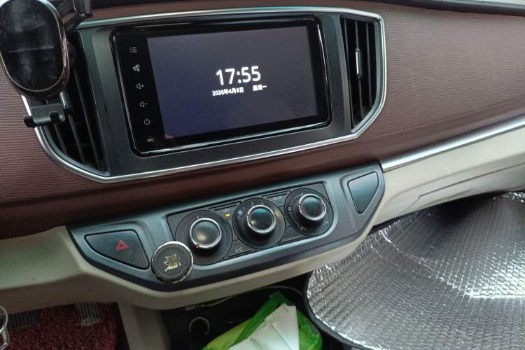 Used FORTHING Lingzhi 2019 M5L 1.6L 7-Seater Luxury Model China VI Standard Audio And AC Panel