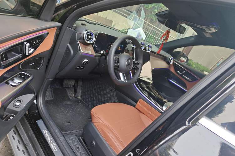 Used Mercedes-Benz GLC 2025 Refreshed GLC 300 L 4MATIC Dynamic Version 5 Seats Driver Seat