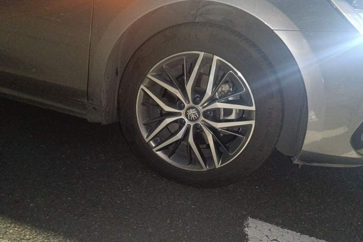 Used BYD Qin PLUS 2021 EV 500KM Luxury Model Right Front Wheel Hub