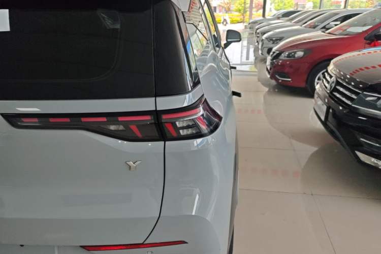 Used AION Y 2022 70 Intelligent Edition Lithium Iron Phosphate Right Rear Taillight