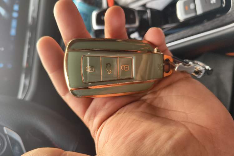 Used Dongfeng Aeolus Yixuan MAX 2023 1.5T Ultra-Stylish Trendsetting Dad Edition
