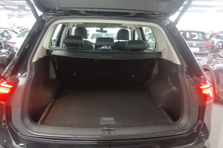 Used Volkswagen Tiguan L 2022 330TSI Automatic Two-Wheel Drive R-Line Enhanced Edition Trunk