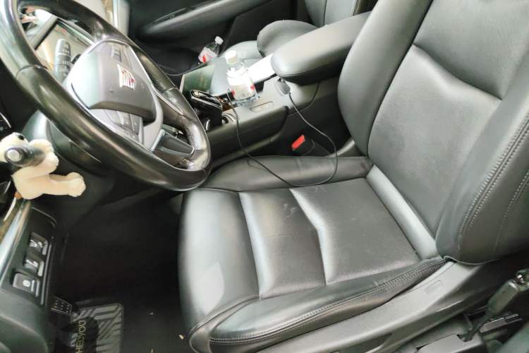 Used Cadillac XT5 2018 25T Luxury Model Left Front Seat