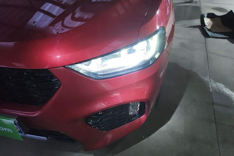 Used Wey VV5 2019 Upgraded Model 2.0T Two-Wheel Drive Flagship Version China V Standard