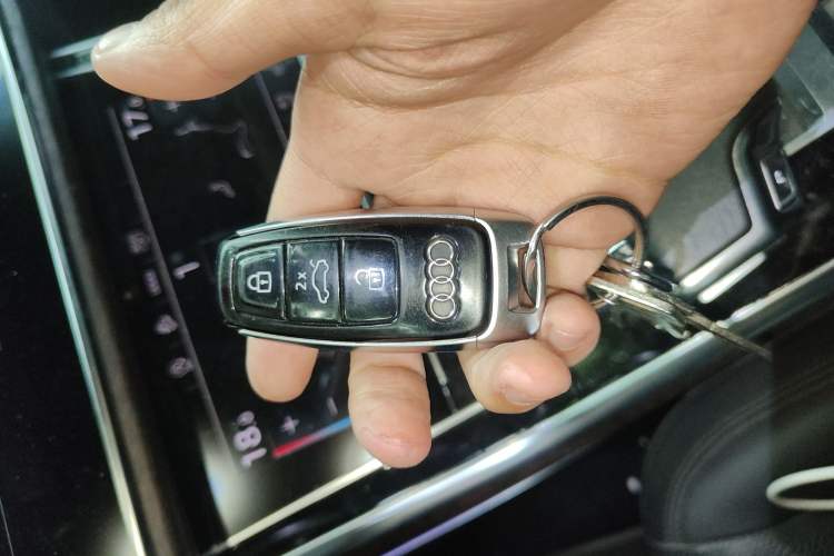 Used Audi Q7 2022 45 TFSI quattro S line Sport Edition Vehicle Key