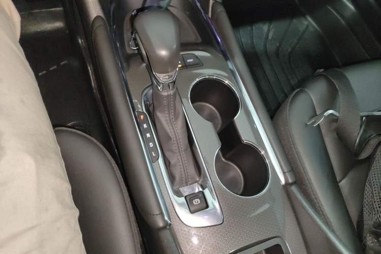 Used Chevrolet Malibu XL 2022 535T Automatic Sport Edition Gear Lever