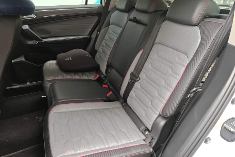 Used Volkswagen Tiguan L 2023 330TSI Automatic Two-Wheel Drive R-Line Flagship Edition Left Rear Seat