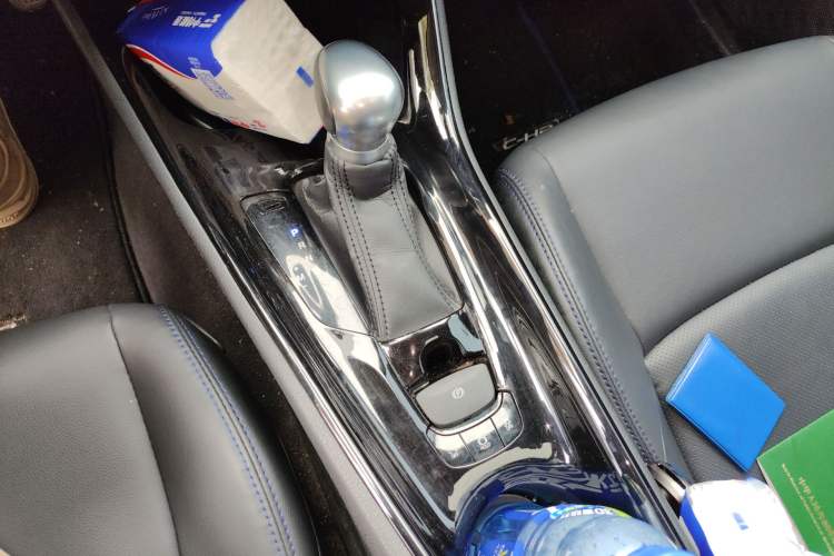Used Toyota C-HR 2023 2.0L Luxury Edition Gear Lever